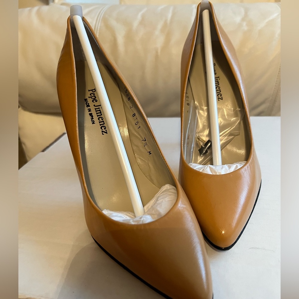 Pepe Jimenez high heel pumps made in Spain. Size 7 1/2.